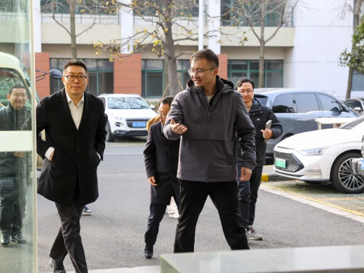 锻造新质生产力 实现高质量发展丨武进区委书记沈东率队调研开云线上平台_开云（中国）
