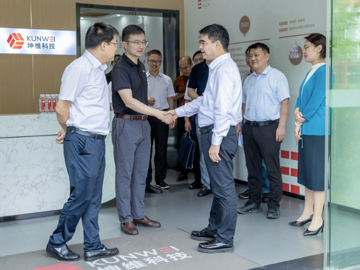 培育发展新质生产力 打造融合科创新生态丨区委副书记、区长恽淇丞率队调研开云线上平台_开云（中国）
